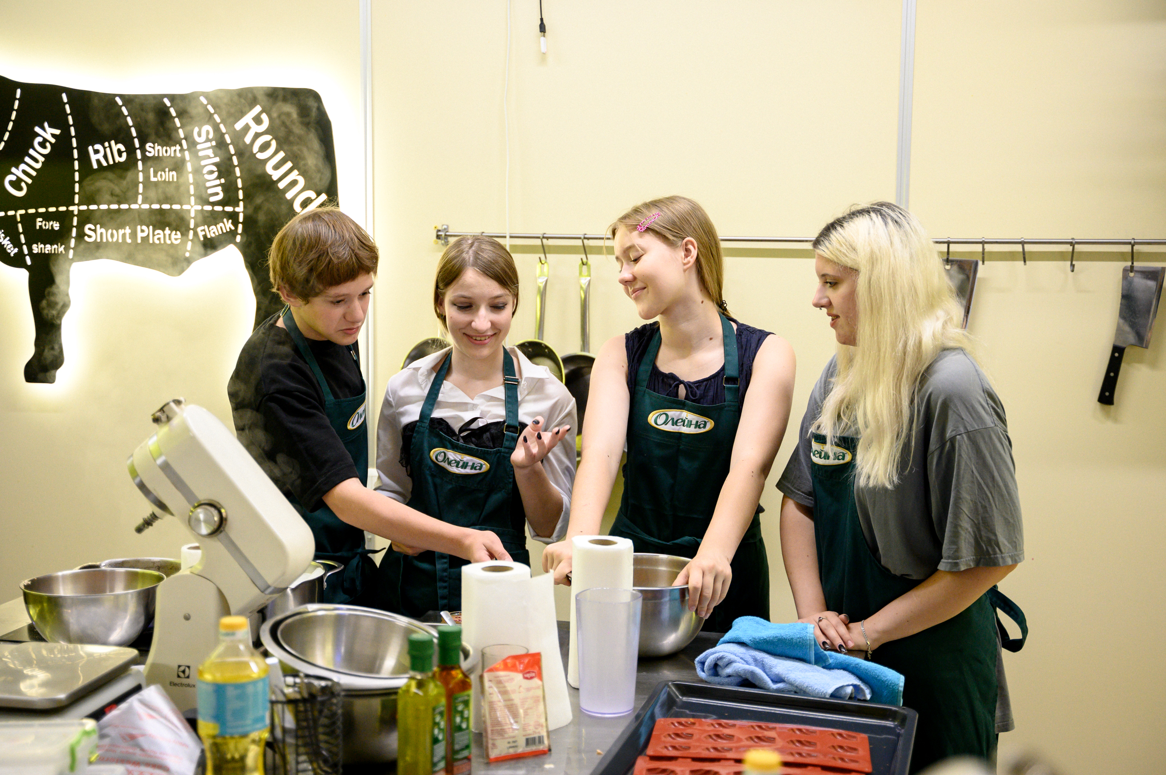 Children Cooked Peking Duck and Chocolate Mousse at an “Oleina” Masterclass
