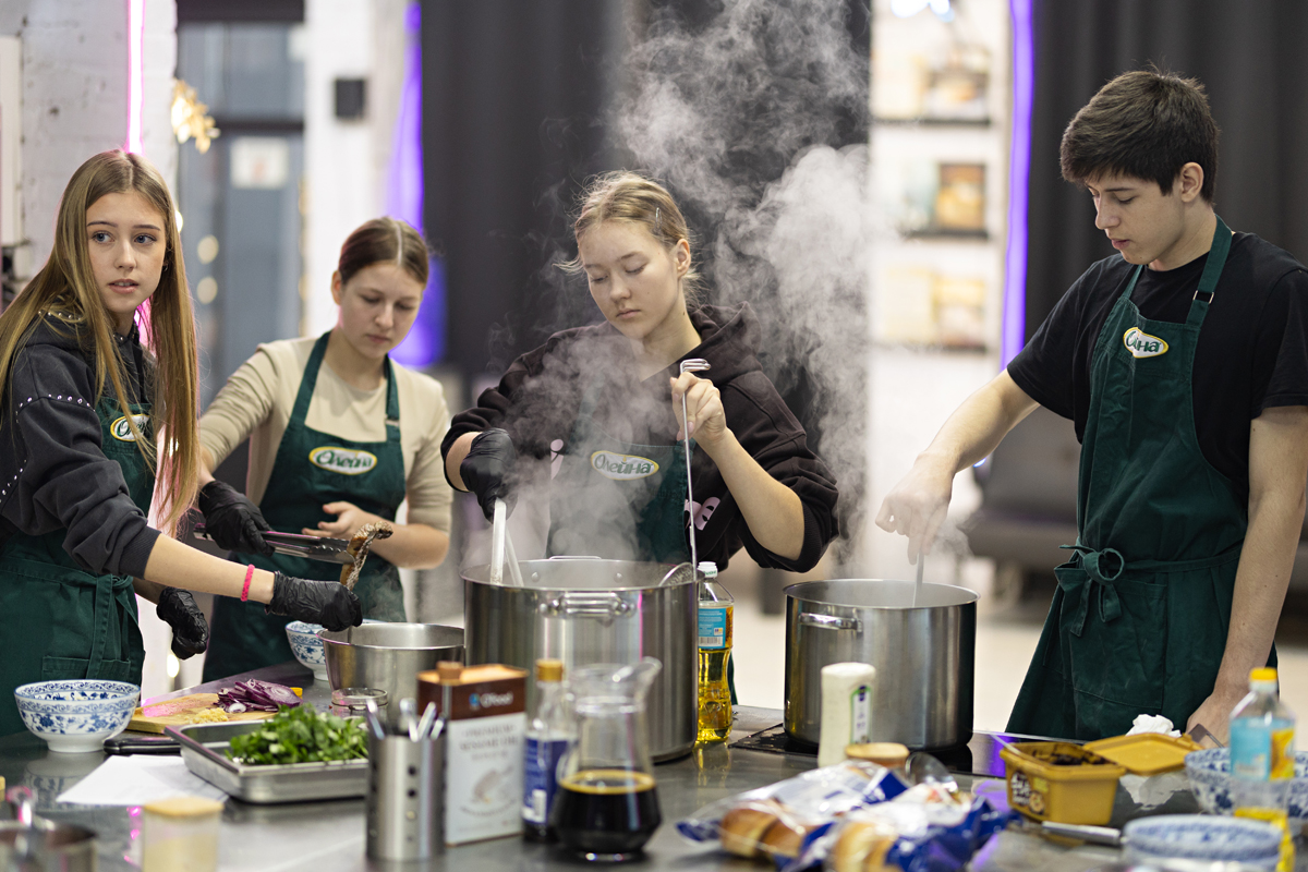 Winter Kitchen Vibes: Warm and Tasty Stories for the Children of Heroes